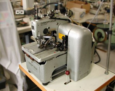 Machine Boutonnière à œillet Durkopp ADLER 558